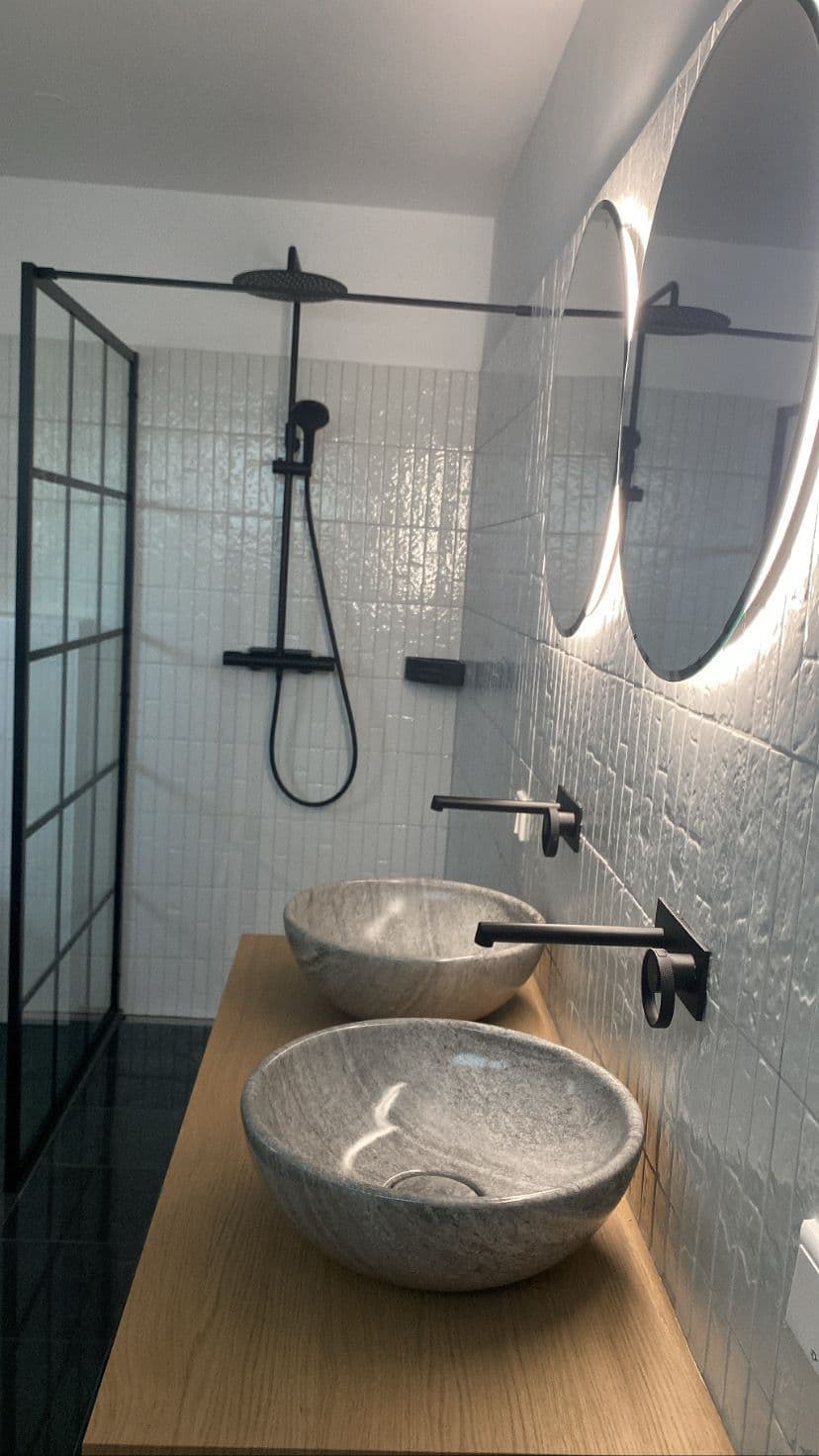 WC-Anlage mit Unterputz-Spülkasten